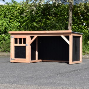 Hundehütte Isa 1 mit Veranda – Hundehütte in schickem Douglasienholz/schwarz