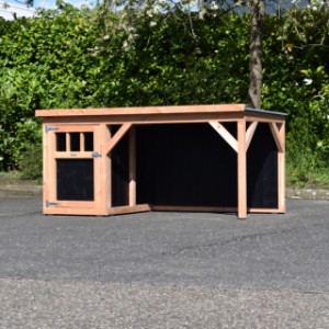 Hundehütte Isa 2 hat ein große Veranda