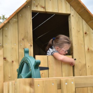 Der Tür von Spielhaus Dream kann einfach geöffnet werden