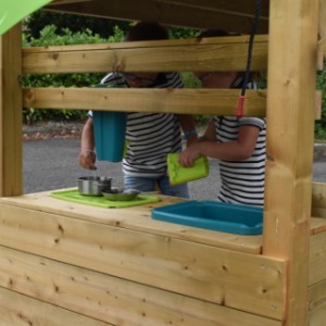 Spielhaus Dream 120 ist ausgestattet mit ein Spielküche