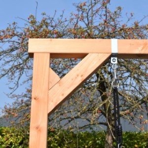 Der Schaukel wird geliefert inklusiv Schaukelhaken