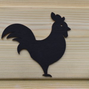 Das Hahndetail auf der Tür verleiht Hühnerstall Eggy das gewisse Extra an Charme!