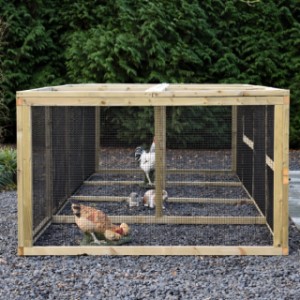 Für große und kleine Abenteurer! Separate Auslauf Eggy ist geeignet für Hühner, Kaninchen und Katzen.