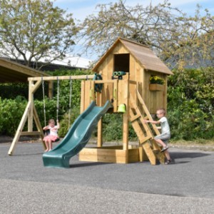 Spielhaus Dream ist erweitert mit ein Anbauschaukel