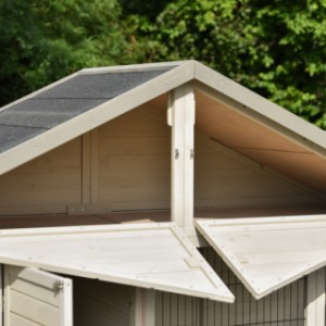 Der Kaninchenstall Holiday Large hat ein praktisch Stauraum