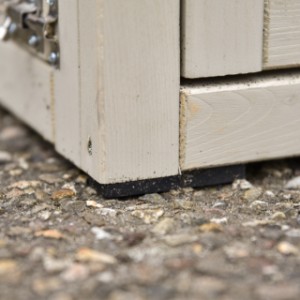 Der Hühnerstall Holiday Medium steht auf gummi Füßen