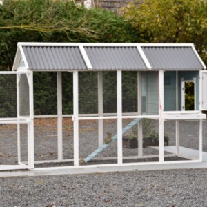 Das Kaninchengehege Alexia verfügt über viele praktische Türen.