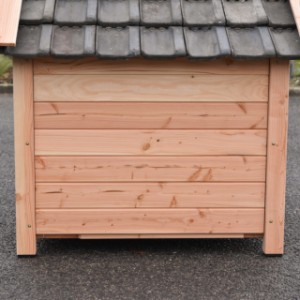 Die Seite der Hundehütte Turbo ist als Klappe ausgeführt.