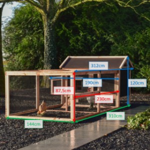 Hühnerstall der Marke Eggy mit Nistkasten und Auslauf in verschiedenen Größen.