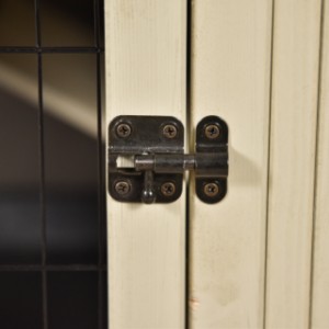 Die schönen, stilvollen Verschlüsse des Kaninchenkäfigs Bobby