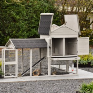 Prestige Medium mit Auslauf in light-grey hat viele Türen und Klappen für eine einfache Reinigung.