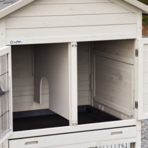 Im Nachthaus des Kaninchenstalls Prestige Medium können Kaninchen geschützt ruhen.