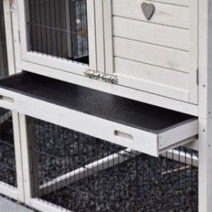 Das Nachthaus des Prestige Medium ist mit einer praktischen Kunststoff-Schublade ausgestattet.