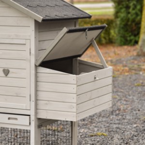 Die Klappenlatte des Legenests des Prestige Medium hält die Klappe offen.