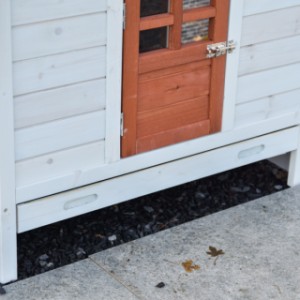 Hühnerstall Ambiance Large verfügt über eine ausziehbare Kunststoffschublade