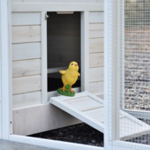 Die Tür des Schlafraums des Ambiance Large dient gleichzeitig als Laufplanke