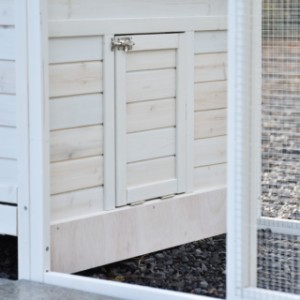 Die Tür des Schlafraums des Ambiance Large dient gleichzeitig als Laufplanke