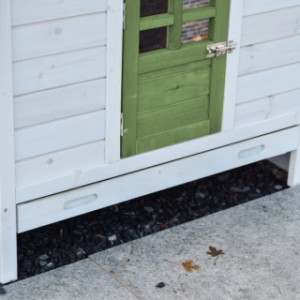 Der Ambiance Large verfügt über eine ausziehbare Kunststoffschublade