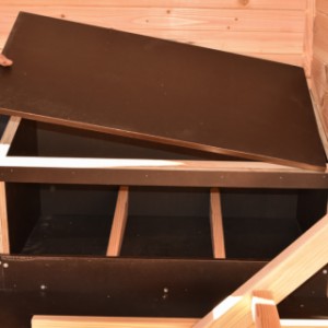 Die Dachplatte des Legenests ist vollständig abnehmbar.