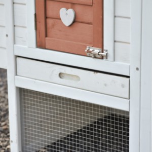 Noah hat eine Kunststoff-Schublade zum Herausziehen