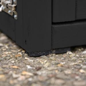 Der Hühnerstall Holiday Large ist mit Gummifüßen ausgestattet.