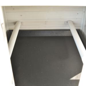 Der Ambiance Small verfügt über zwei herausnehmbare Sitzstangen