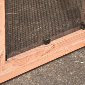 Das Plexiglas-Set wird inklusive Befestigungsmaterial geliefert