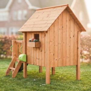 Eben gucken an der Rückseite von Spielhaus Dream