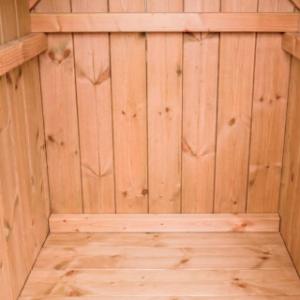 Eben gucken am Innenseite vom Spielhaus Dream