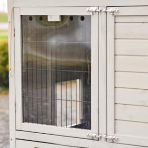 Der Schlafraum von Kaninchenstall Prestige Large ist ausgestattet mit Plexiglas