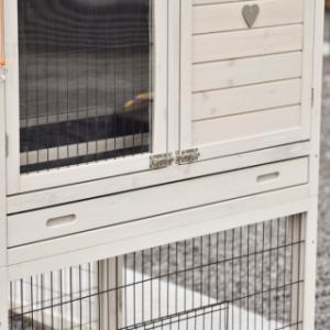 Der Hühnerstall Prestige Large hat ein Kunststoff Schublade