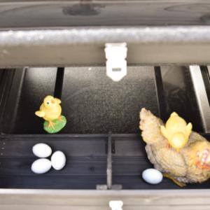 Das Legenest von der Hühnerstall Prestige Large ist geteilt in 2 Teile