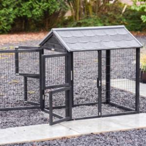 Zwischenauslauf Space Large Black hat mehrere Türen