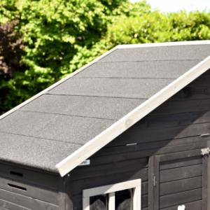 Das Dach des Holiday Large ist mit Dachpappe versehen