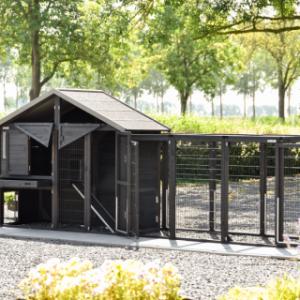 Kaninchenstall Holiday Medium Black hat viele praktische Türen