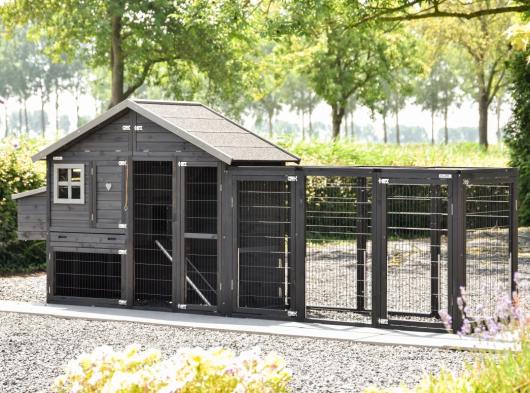 Hühnerstall Holiday Medium Black mit Legenest und Auslauf Funktional 389x88x151cm