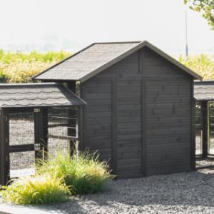 Mal gucken an der Rückseite von der Doppelstall Holiday Medium Black