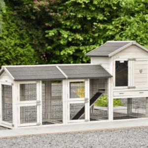 Der Kaninchenstall Prestige Small Light-grey ist ein Erwerb für Ihre Garten