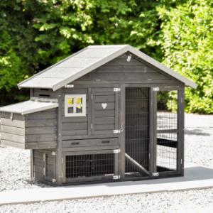 Der Schlafraum von Hühnerstall Holiday Small Black ist geeignet für 2 à 4 Hühner