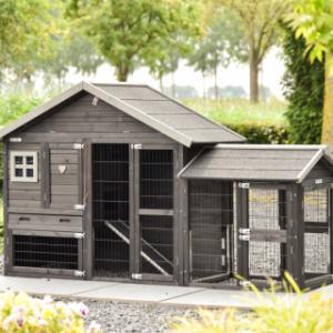 Kaninchenstall Holiday Small Black mit Auslauf Space 227x73x128cm