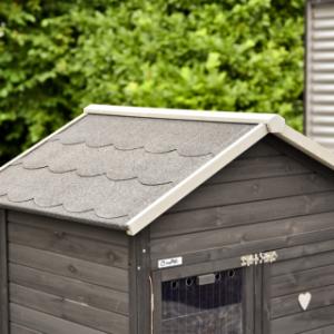 Der Hühnerstall Prestige Medium ist mit Dachpappe ausgestattet
