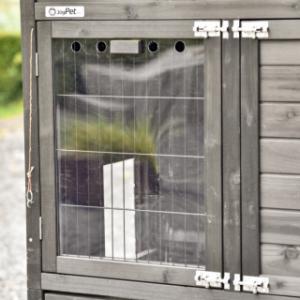 Die Gittertür des Nachthauses des Prestige Medium ist mit Plexiglas ausgestattet.