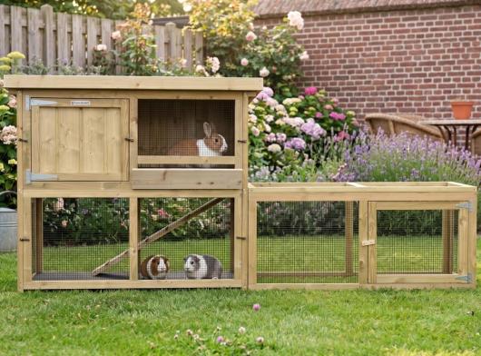 Kaninchenstall Axi Maxi im Garten
