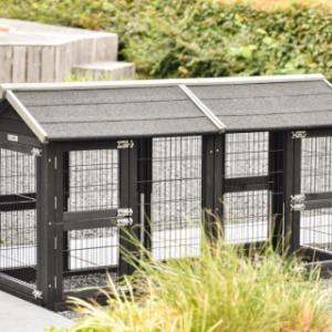 Ein Blick auf die Rückseite des Katzenauslaufs Space Small Black