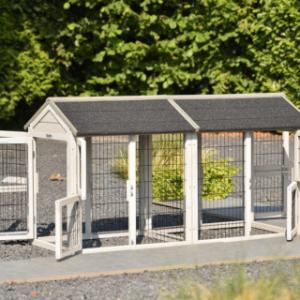 Der Katzenauslauf Space Small verfügt über viele Öffnungen