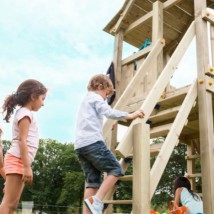 Der Aufsatz @steps hoch ist für Spieltürme mit einer Plattformhöhe von 150cm geeignet