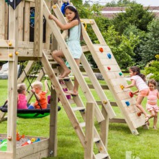 Die @steps niedrig ist geeignet für einen Spielturm mit einer Plattformhöhe von 120 cm