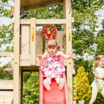 Spieltürme Cascade 90 wird geliefert mit 2 Rutschen