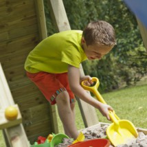 Das Spielgerät Belvedere Hoch bietet Platz für einen Sandkasten