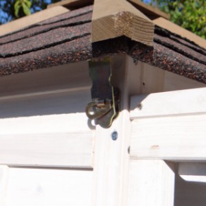 Das Dach des Hühnerstalls Ambiance Small ist mit Dachpappe versehen